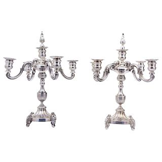 A PAIR OF CANDLESTICKS. MEXICO, 20TH CENTURY. Sterling 0.925 Silver. Brand: SANBORNS. 4 lights. Decorated with vegetal details.