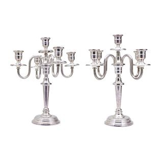 A PAIR OF CANDLESTICKS. MEXICO, 20TH CENTURY. Sterling 0.925 Silver. Brand: TANE. Stem with 4 branches and molded rim. 5 lights.