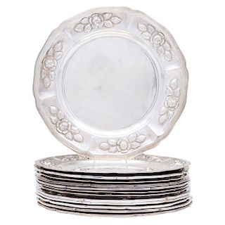 SALAD PLATE SET. MEXICO, 20TH CENTURY. Sterling 0.925 Silver. Brand: SANBORNS. Circular with chased and repoussé details.