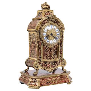 MANTEL CLOCK. FRANCE, 19TH CENTURY. Empire Style, in the manner of André-Charles Boulle. Lacquered wood and brass. Winding mechanism. 