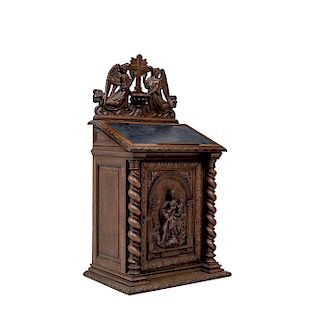 BUREAU SCRIBAN. FRANCE, BEGINNING OF THE 20TH CENTURY.  Wooden and decorated with angels and a crucifix. Hinged cover and inferior compartment with Sa