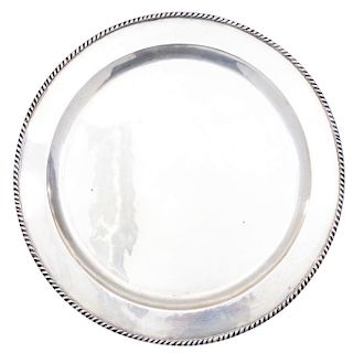 SALVER. MEXICO, 20TH CENTURY. Sterling 0.925 Silver. Brand: SANBORNS. Circular with molded rim.