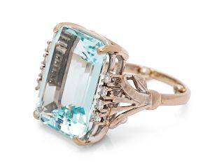 An 18 Karat White Gold, Aquamarine and Diamond Ring,