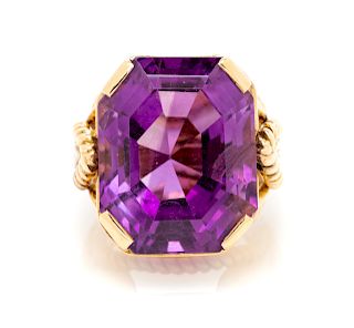 A Yellow Gold and Amethyst Ring,