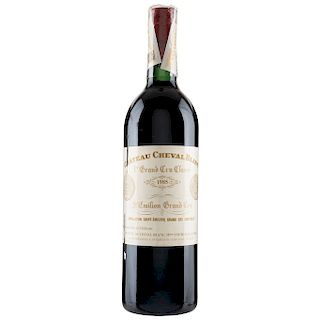 Château Cheval Blanc. Cosecha 1985. St. Émilion. 1er. Grand Cru Classé. Nivel: en el cuello.