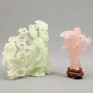 Lote de 2 figuras decorativas. Origen oriental. SXX. Elaboradas en jadeita y cuarzo. Consta de: geisha y monje. 22 x 19 x 6 cm. (mayor)