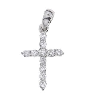 Cruz con diamantes en oro blanco de 14k. 11 diamantes corte brillante. Claridad SI1. Color H-I. 0.11ct. Peso: 0.6 g.