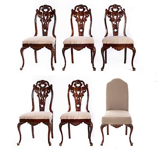 Lote de 6 sillas. Siglo XX. En talla de madera enchapada. Con respaldo semiabierto, asiento de tela color beige y soportes semicurvos.