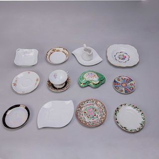Lote de platos decorativos. México, Alemania, Japón y otros, siglo XX. Elaborados en porcelana acabado brillante. Piezas: 14