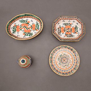 Lote de talavera poblana. México. Siglo XX. Elaboradas en cerámica mayólica decorada con diseño tradicional, ocre. Pz: 4