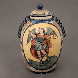 Tibor. México, Siglo XX. Elaborado en cerámica mayólica de alta temperatura. Cartela decorada con arcángel Miguel.