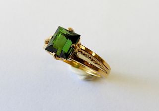 Green Tourmaline & 18K Gold Ring