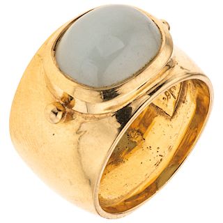 TANYA MOSS moonstone 18K yellow gold ring.