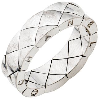 CHANEL, MATELASSÉ QUILTED 18K white gold ring.