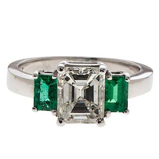 Ring in Platinum with a Diamond and Emeralds 