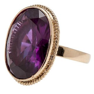 Ring in 18 Karat Yellow Gold with Large Color Change Synthetic Sapphire 