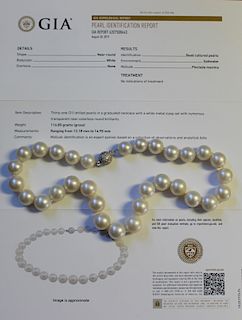 JEWELRY. South Sea Pearl and Diamond Necklace.