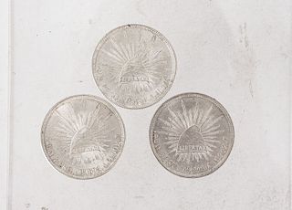 Un Peso, "Resplandor". México, 1898. Monedas, en plata ley 902.7, 39 mm. Piezas: 3.
