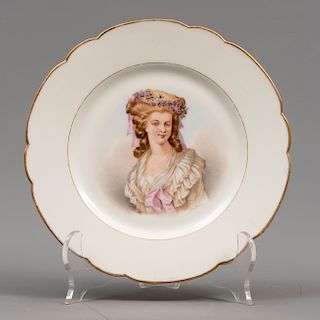 Plato decorativo. Francia. Siglo XX. Elaborado en porcelana Sévres. Decorado con retrato de "Madame de Lamballe" de Dobris. 24 cm. Ø