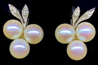 14K White Gold Pearl Earrings
