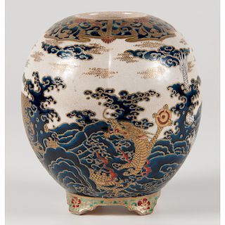 Japanese Satsuma Vase with Dragons  日本薩摩燒山水圖賞瓶