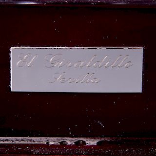 Réplica de El Giraldillo de Sevilla. España, mediados del siglo XX. Fundición en metal con baño de plata y base de madera laqueada.