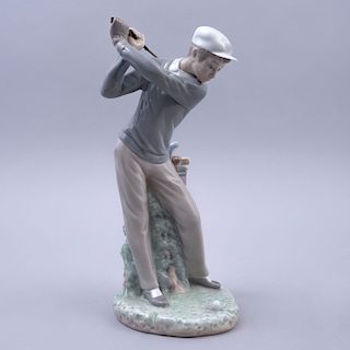 Golfista. España, siglo XX. Elaborado en porcelana Lladró acabado brillante.