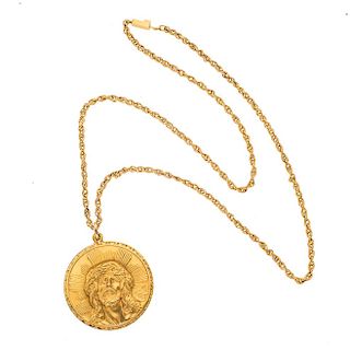 Collar y medalla en oro amarillo de 14k. Imagen Divino Rostro. Peso: 30.1 g. Medalla rellena.