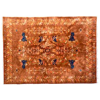 Tapete. Persia, siglo XX. Estilo Kilim. Anudado a mano en fibras de lana y algodón. Decorado con motivos animales y orgánicos.