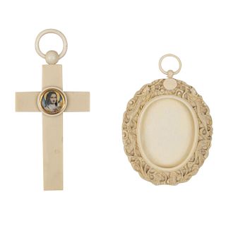 PORTRAIT DOOR AND CRUCIFIX. TWENTIETH CENTURY. Sizes in ivory. Crucifix with the image of Santa Rosa. Photo frame with dragons. Pieces: 2