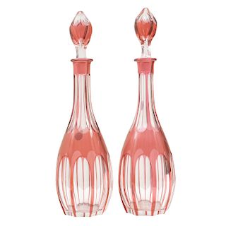 Pair of decanter. GERMANY, XX CENTURY. In glass cut transparent and reddish color. Gallonado design. Pieces: 2