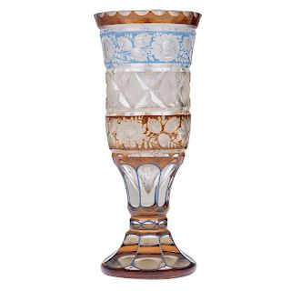 FLOWER VASE. CHECOSLOVAQUIA, FIRST HALF OF XX CENTURY. In amber and blue BOHEMIA crystal. Decorated with floral patterns.