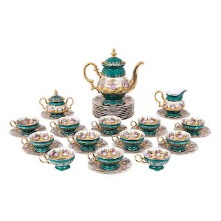 GAME OF TEA AND CAKE. GERMANY, HALF OF XX CENTURY. Porcelain J.K.W. CARLSBAD green and gold detailed. Pieces: 36