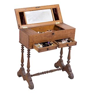 SEWING BOX. PRINCIPLES OF XX CENTURY. Made of carved wood. With folding cover, interior drawers and semi-round supports.