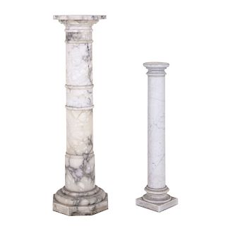 LOT OF PEDESTAL COLUMNS. XX CENTURY. Made of marbled white marble. Ringed spindles. Pieces: 2.