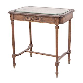 RECEIVING TABLE, XX CENTURY. EMPIRE style. Made of carved wood. Rectangular cover with glass and reel type supports.