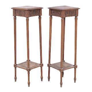 PAIR OF PEDESTALS. XX CENTURY. Made of carved wood. With quadrangular covers, splined shafts. Pieces: 2.
