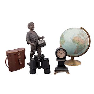 LOT OF FOUR PIECES CENTURY XX. It consists of globe, lamp with anthropomorphic design, binoculars and table clock