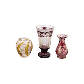 LOT OF FOUR FLOWER VASES XX CENTURY Made of glass. Decorated with faceted, linear and  organic elements.