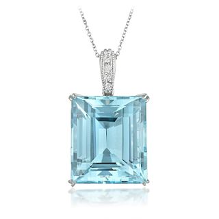 An Aquamarine and Diamond Pendant Necklace