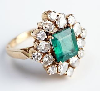 18K Gold Approx 2.02 Carat Emerald & Diamonds Ring