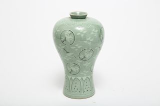 Korean Inlaid Celadon Porcelain Vase