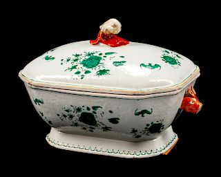 A Chinese Export Porcelain Tureen and Cover