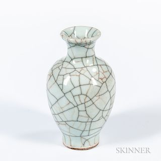 Small Crackle-glazed Celadon Vase