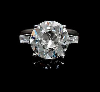 An Art Deco Platinum and Diamond Ring, 3.90 dwts.