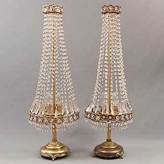 Par de lámparas de mesa. Siglo XX. Elaboradas en metal dorado y cristal. Electrificadas para 4 luces.