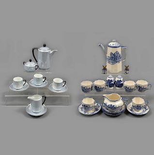 Lote de 2 servicios abiertos de té. Alemania e Inglaterra. Siglo XX. Elaborados en porcelana Rudolstadt y Norfolk. Piezas: 28