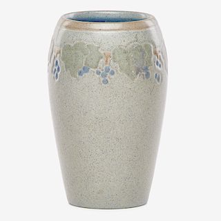 MARBLEHEAD Vase with grapevines