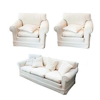 Sala. Siglo XX. Estructura de madera, con tapicería en color blanco. Consta de: sofá y par de sillones. Piezas: 3