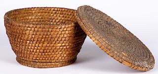 Pennsylvania rye straw lidded basket